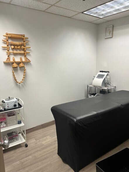 More Photos Of 22 Pennsylvania Ave, Niantic Office For Lease