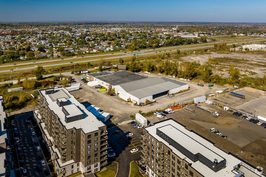 More Photos Of 600 Rue Sicard, Mascouche Service For Sale