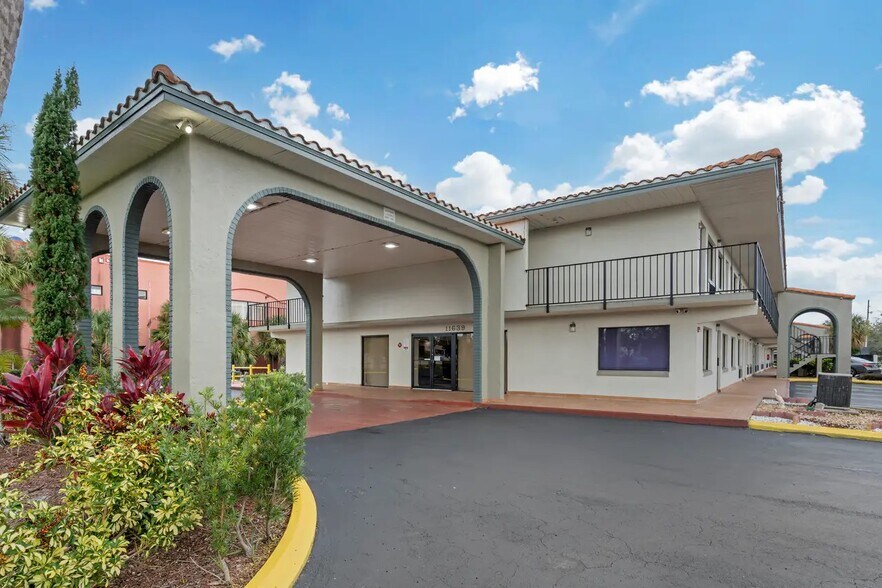 Primary Photo Of 11639 E Colonial Dr, Orlando Hotel For Sale