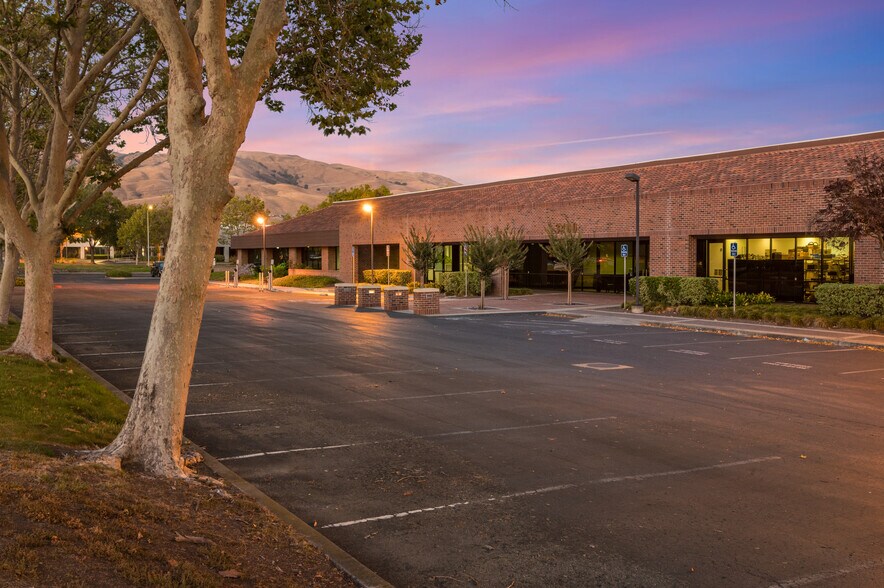 More Photos Of 3400-3450 W Warren Ave, Fremont Warehouse For Sale