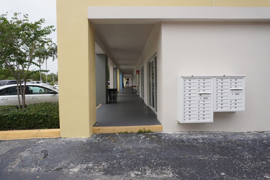 More Photos Of 2520-2650 N University Dr, Sunrise Unknown For Lease