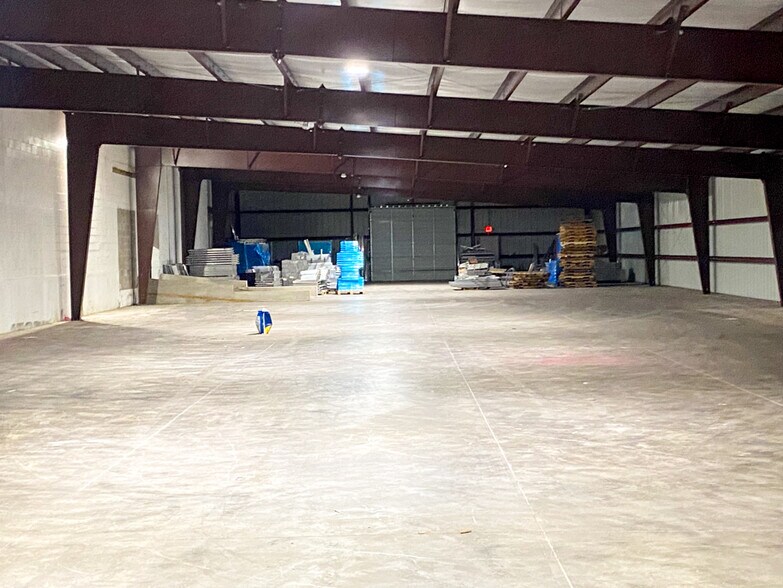 More Photos Of 955 N 1st St, Fairmont City Warehouse For Sale