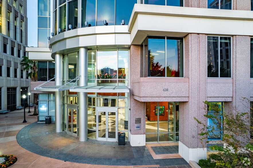 More Photos Of 420 S Orange Ave, Orlando Unknown For Lease