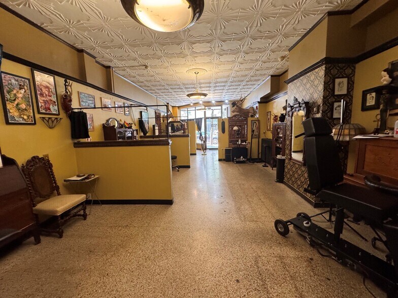 More Photos Of 218-224 State St, Madison Storefront Retail Office For Lease