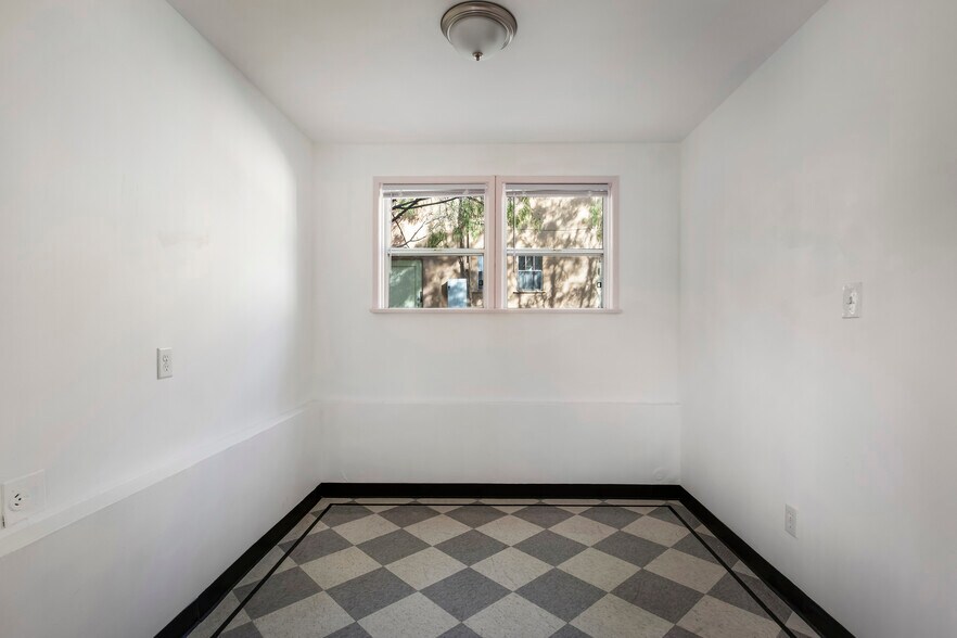 More Photos Of 1933 Hillhurst Ave, Los Angeles Office For Lease