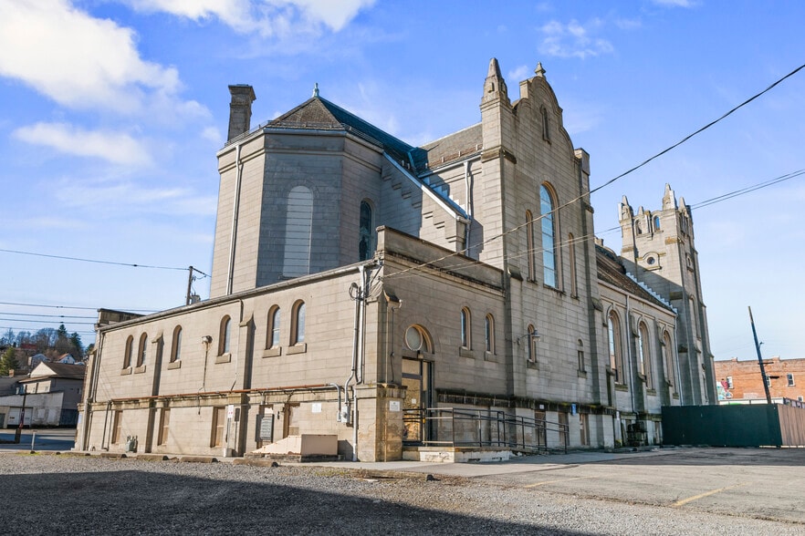 More Photos Of 21 State St, Oil City Specialty For Sale