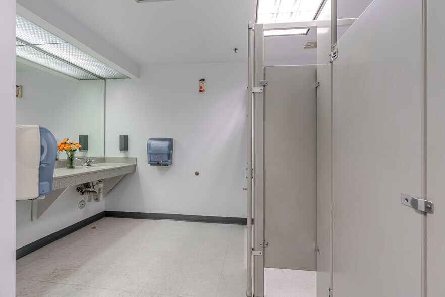 More Photos Of 700-710 W Wilson Ave, Glendale Office For Lease