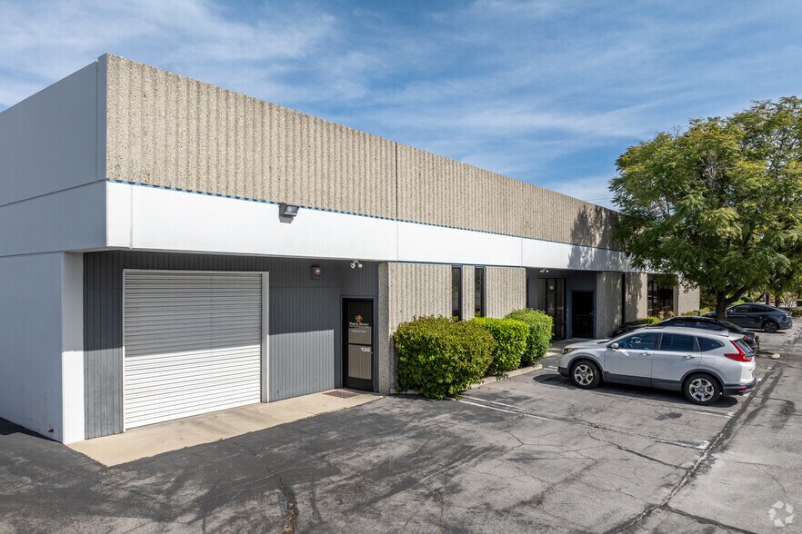 More Photos Of 5405 Arrow Hwy, Montclair Unknown For Lease