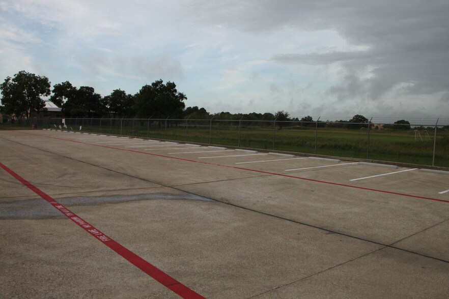 More Photos Of 16333 Mueschke Rd, Cypress Warehouse For Lease