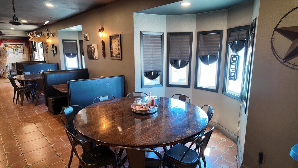 More Photos Of 140 E 12th St, Imperial Restaurant For Sale