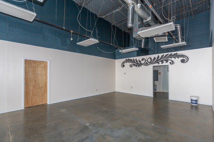 More Photos Of 4365-4373 Highway 24, Anderson Storefront Retail Office For Lease