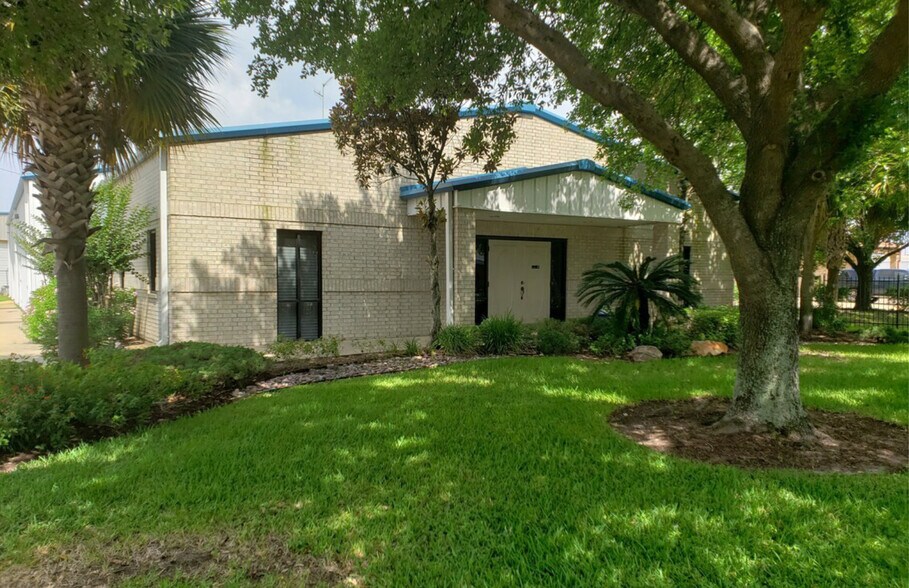 More Photos Of 5335 Brystone Dr, Houston Flex For Lease