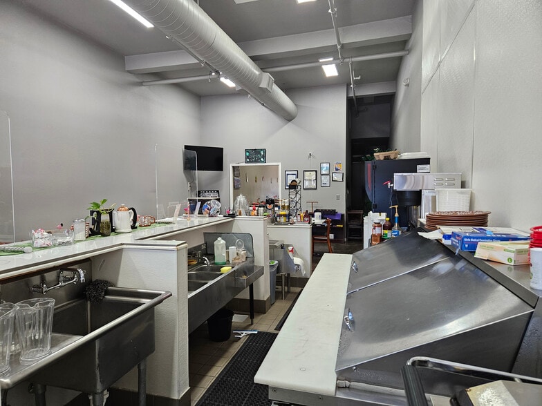 More Photos Of 601-611 H St, Modesto Storefront For Sale