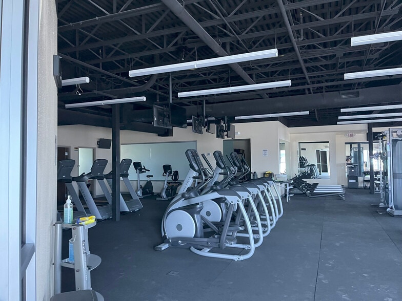 More Photos Of 12185 New World Dr, El Paso Medical For Sale