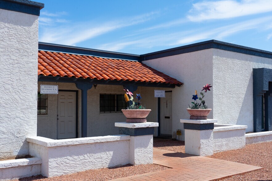 More Photos Of 3030 E Cactus Rd, Phoenix Office For Sale