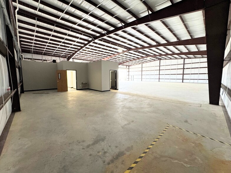 More Photos Of 22810 Hufsmith Kohrville Rd, Tomball Manufacturing For Lease