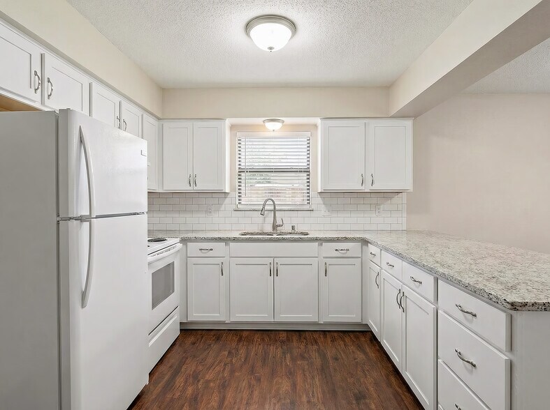 More Photos Of 401 E Main St, Brenham Apartments For Sale