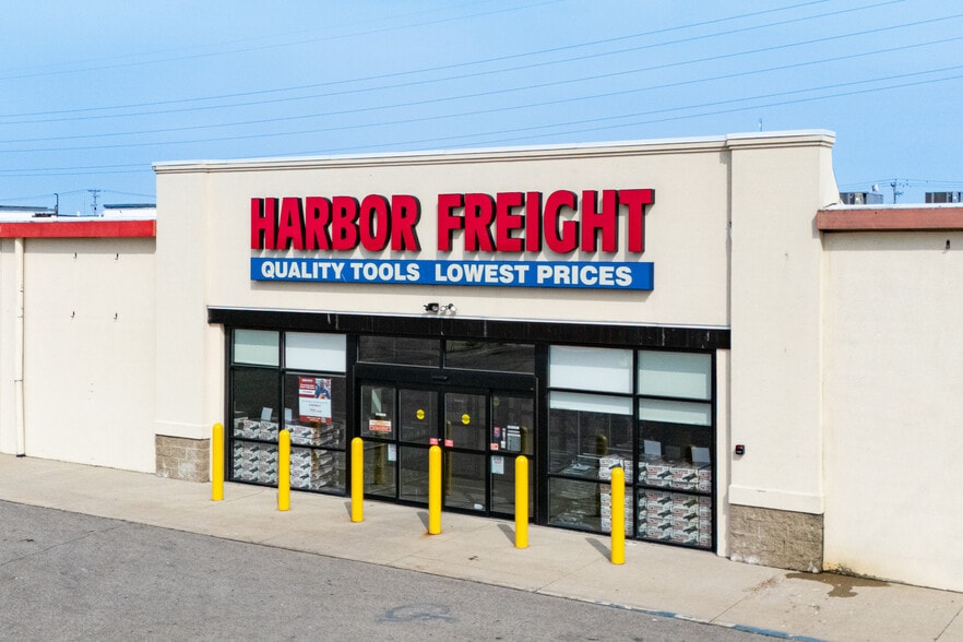 More Photos Of 1950 Pipestone Rd, Benton Harbor Unknown For Lease