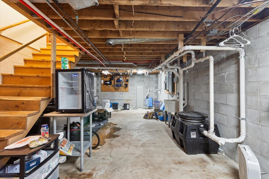 More Photos Of 1380 Wright Ave, Alma Freestanding For Sale