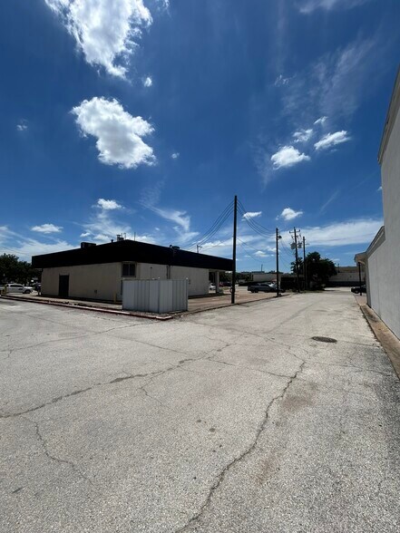 More Photos Of 3908 Bellaire Blvd, Houston Fast Food For Lease