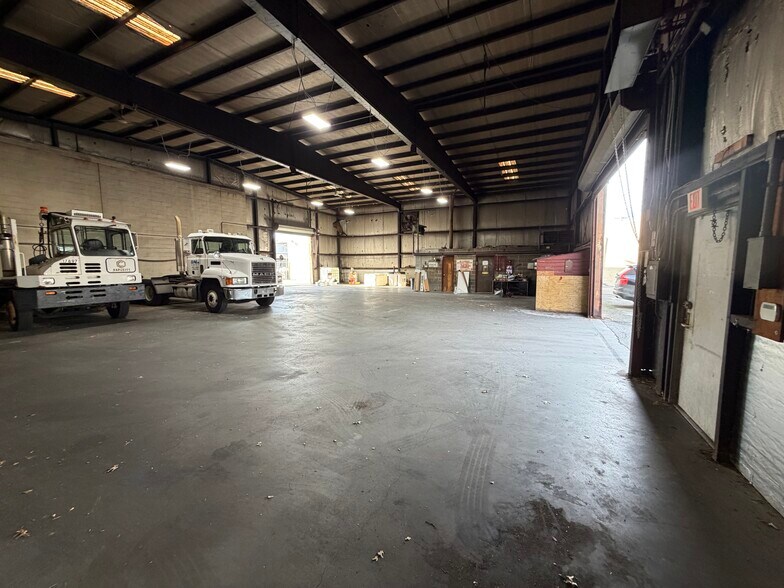 More Photos Of 750 S Railroad Ave, West Babylon Warehouse For Sale