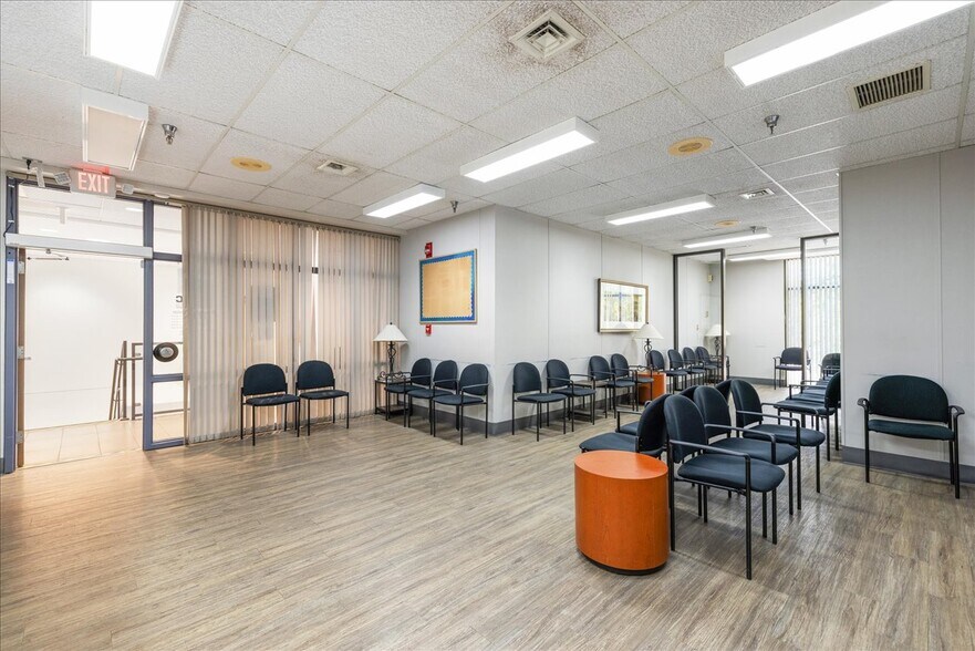 More Photos Of 2160 Capital Cir NE, Tallahassee Medical For Lease