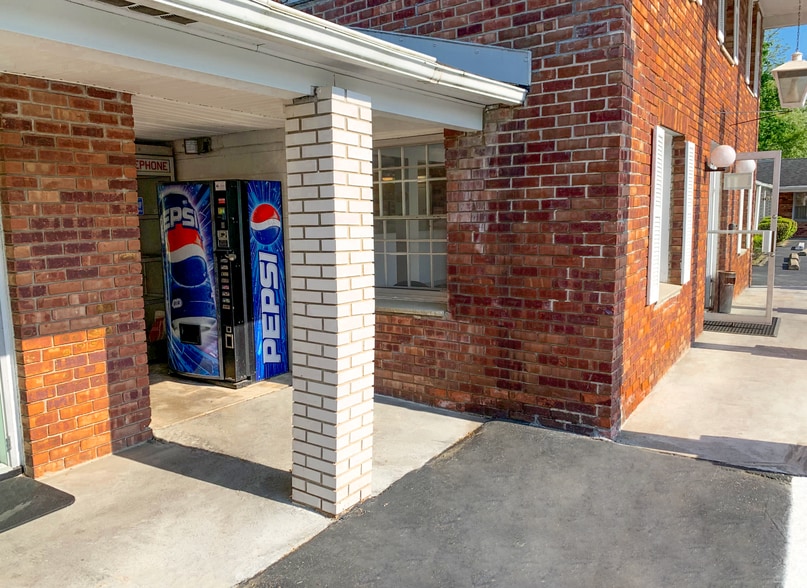 More Photos Of 4100 Albany Post Rd, Hyde Park Hotel For Sale