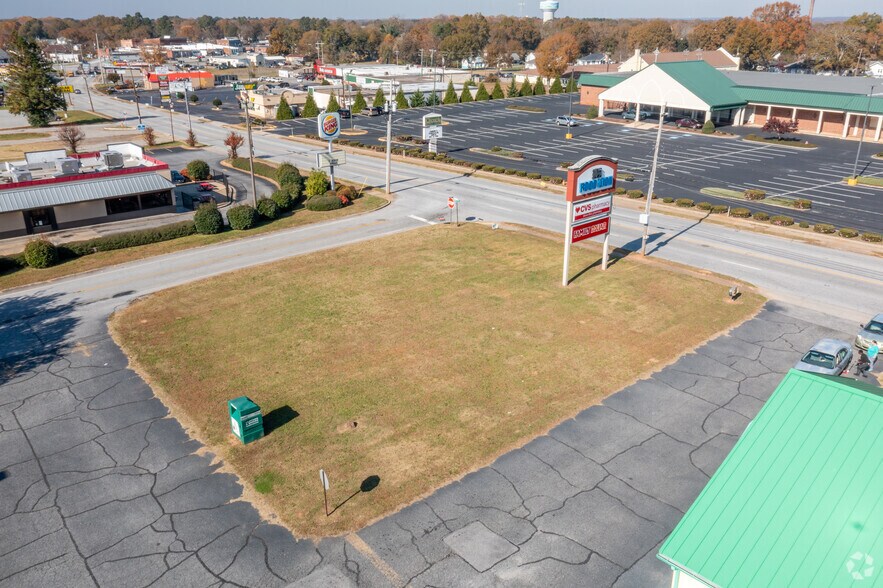 Primary Photo Of 500 E Greer St, Honea Path General Retail For Lease