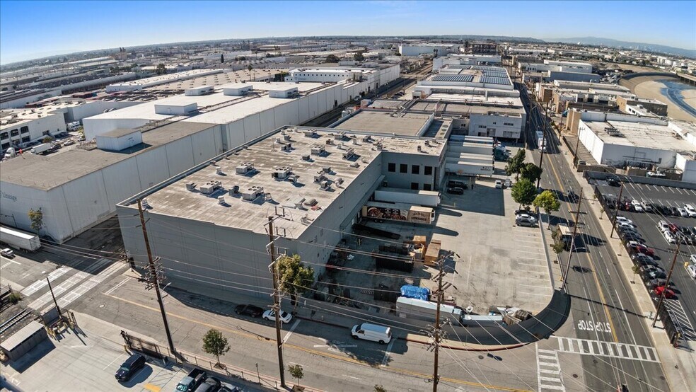 More Photos Of 3450 E Vernon Ave, Vernon Food Processing For Lease