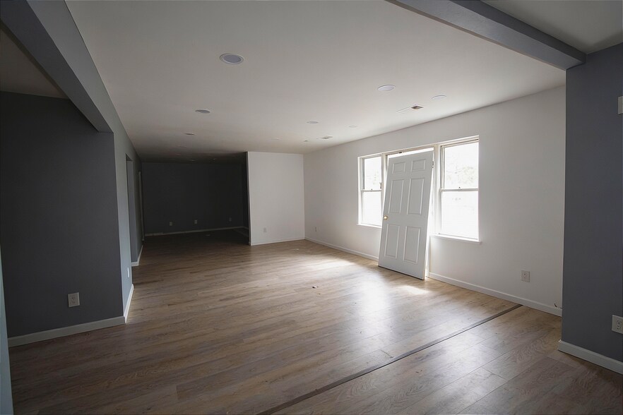 More Photos Of 706 Collins Hill Rd, Lawrenceville Office For Sale