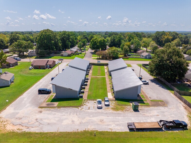 More Photos Of 961 Old Hickory Blvd, Jackson Apartments For Sale