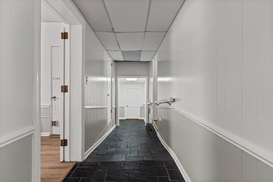 More Photos Of 525 7th St, Altavista Office For Sale