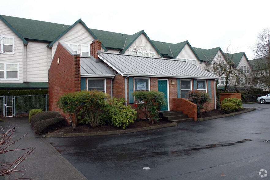 More Photos Of 703 NE Hood Ave, Gresham Office For Lease
