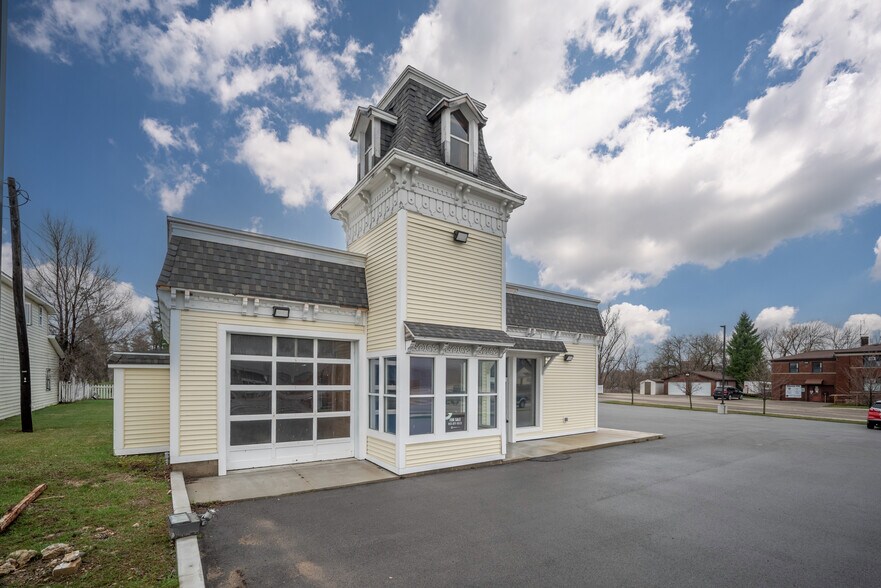 More Photos Of 508 E Houghton Ave, West Branch Freestanding For Sale