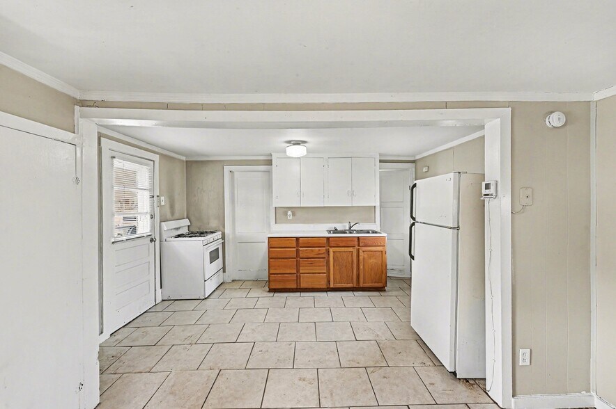 More Photos Of 308 Chestnut St, Silver Lake Apartments For Sale