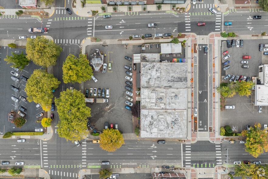 More Photos Of 1400 Main St, Vancouver Storefront For Sale