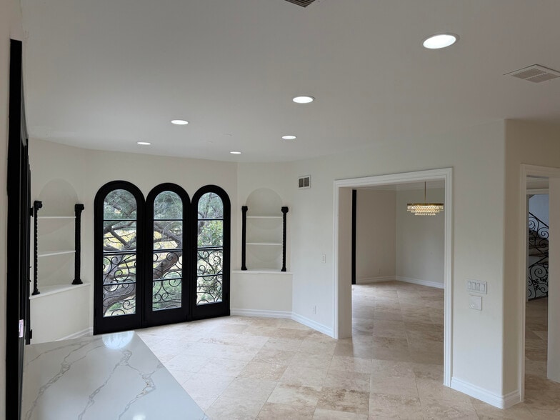More Photos Of 1301 N Beverly Dr, Beverly Hills Specialty For Sale
