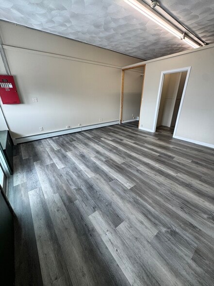 More Photos Of 492-494 Warren Ave, East Providence Storefront Retail Office For Lease