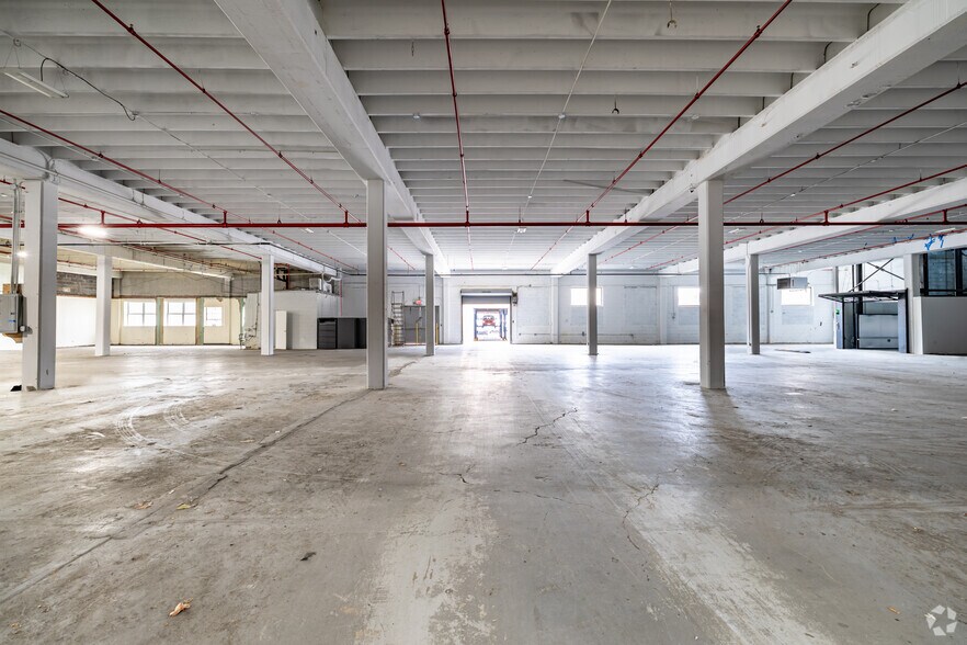 More Photos Of 41 Bancker St, Englewood Warehouse For Lease