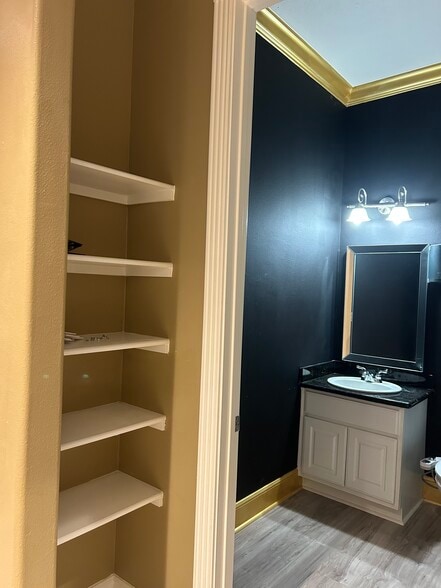 More Photos Of 12832 Willow Centre Dr, Houston Office Residential For Sale