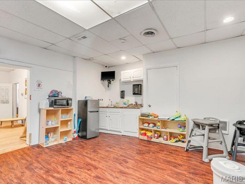 More Photos Of 8035 N Broadway, Saint Louis Daycare Center For Sale