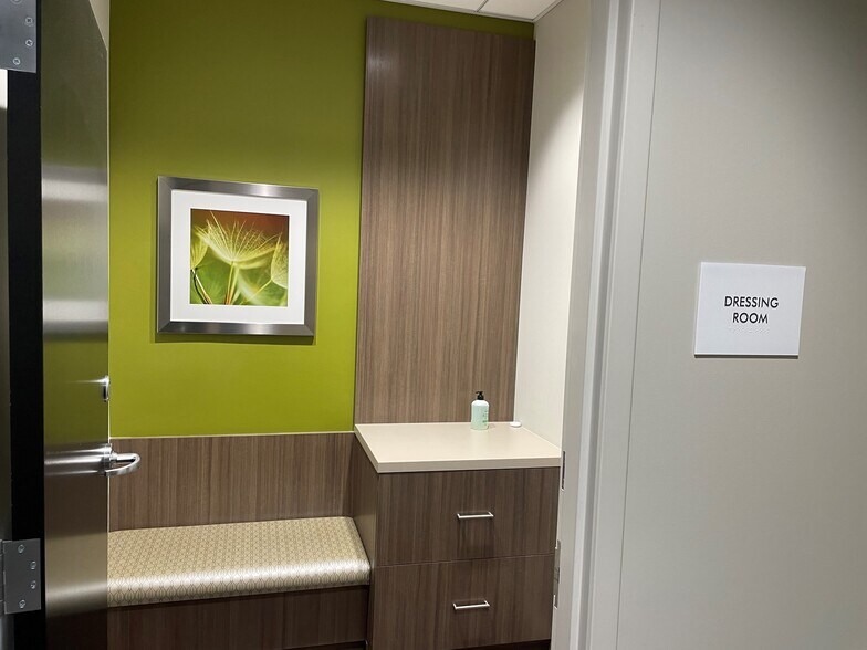 More Photos Of 100 Prairie Center Dr, Eden Prairie Unknown For Lease