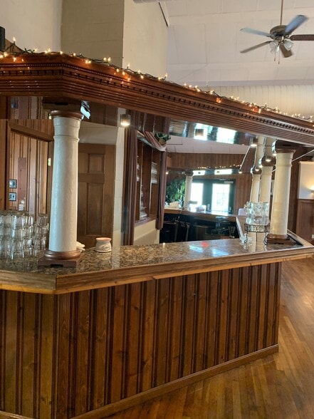 More Photos Of 10 Enfield St, Cincinnati Freestanding For Lease