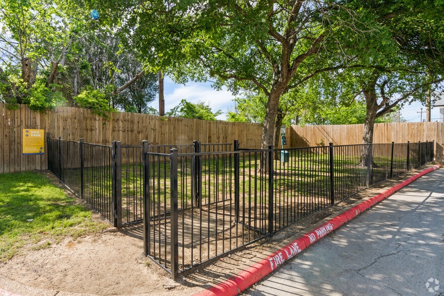 More Photos Of 711 Grand Ct, Arlington Apartments For Sale