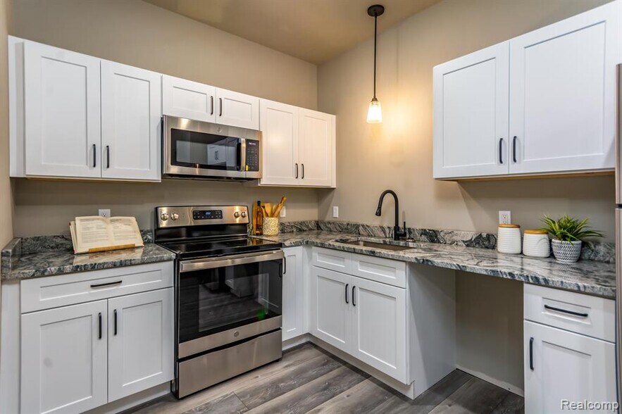 More Photos Of 1251 E Woodward Heights Blvd, Hazel Park Apartments For Sale