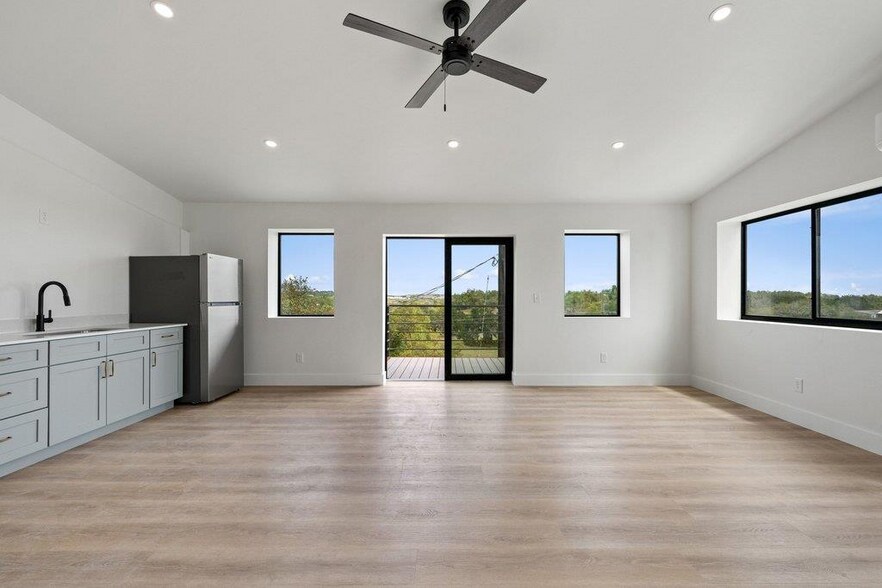 More Photos Of 451 Farrell Rd, Dripping Springs Light Distribution For Sale