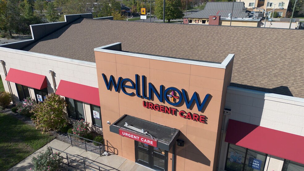 More Photos Of 123 S Franklin Rd, Bloomington Storefront For Sale