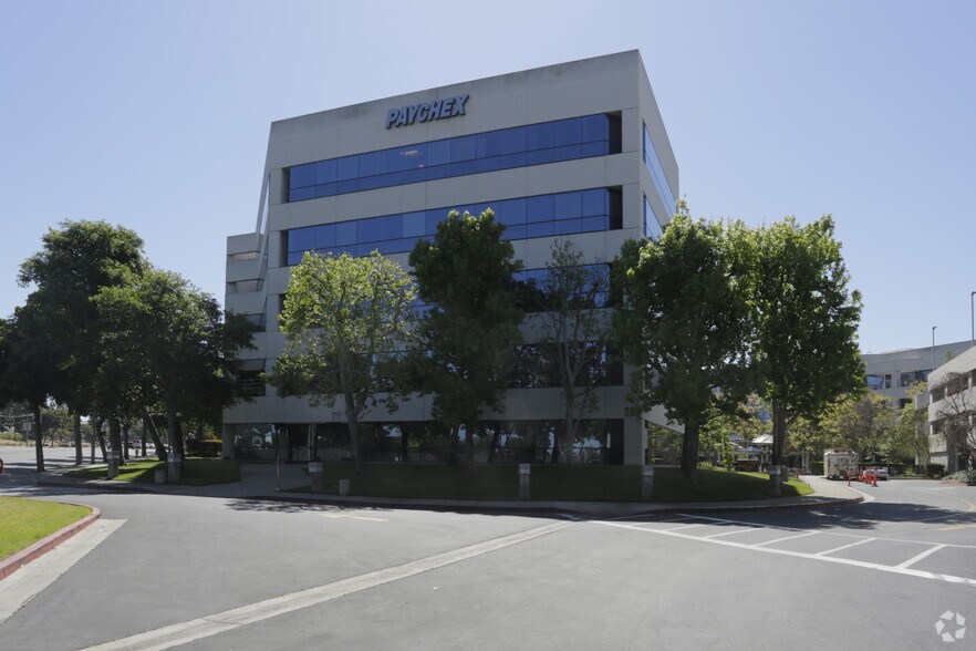 More Photos Of 300 Corporate Pointe, Culver City Office For Lease