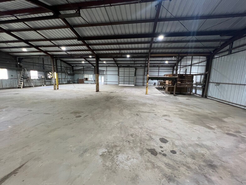 More Photos Of 222 Hereford Rd, Corpus Christi Warehouse For Lease