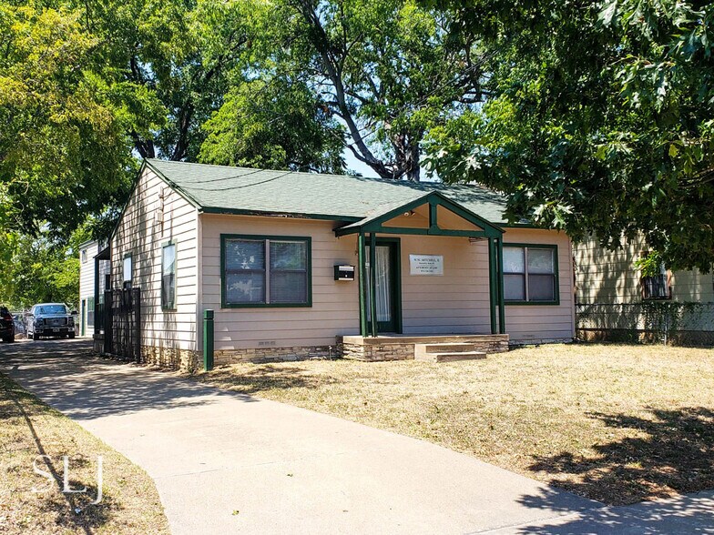More Photos Of 3519 Miles St, Dallas Loft Creative Space For Sale